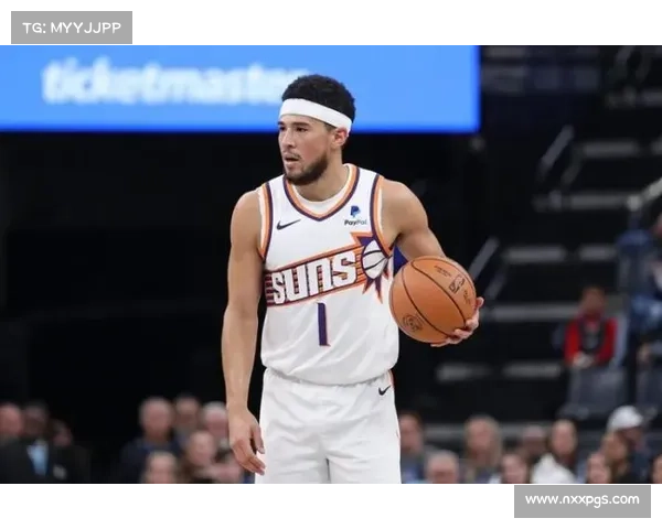 布克如何通过个人表现提升球队整体协作与配合效果分析